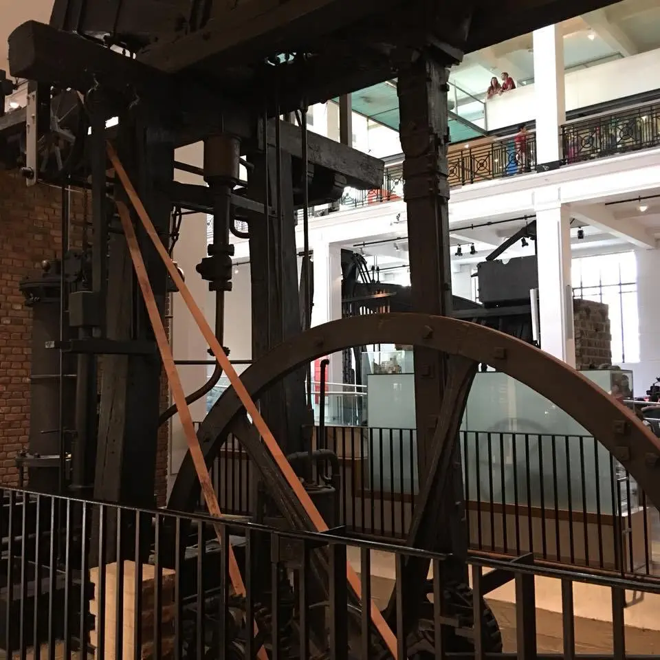 %EB%9F%B0%EB%8D%98-%EC%9E%90%EC%97%B0%EC%82%AC%EB%B0%95%EB%AC%BC%EA%B4%80%EA%B3%BC-%EC%82%AC%EC%9D%B4%EC%96%B8%EC%8A%A4%EB%AE%A4%EC%A7%80%EC%97%84-4.jpg?zoom=1.25&amp;resize=700%2C700