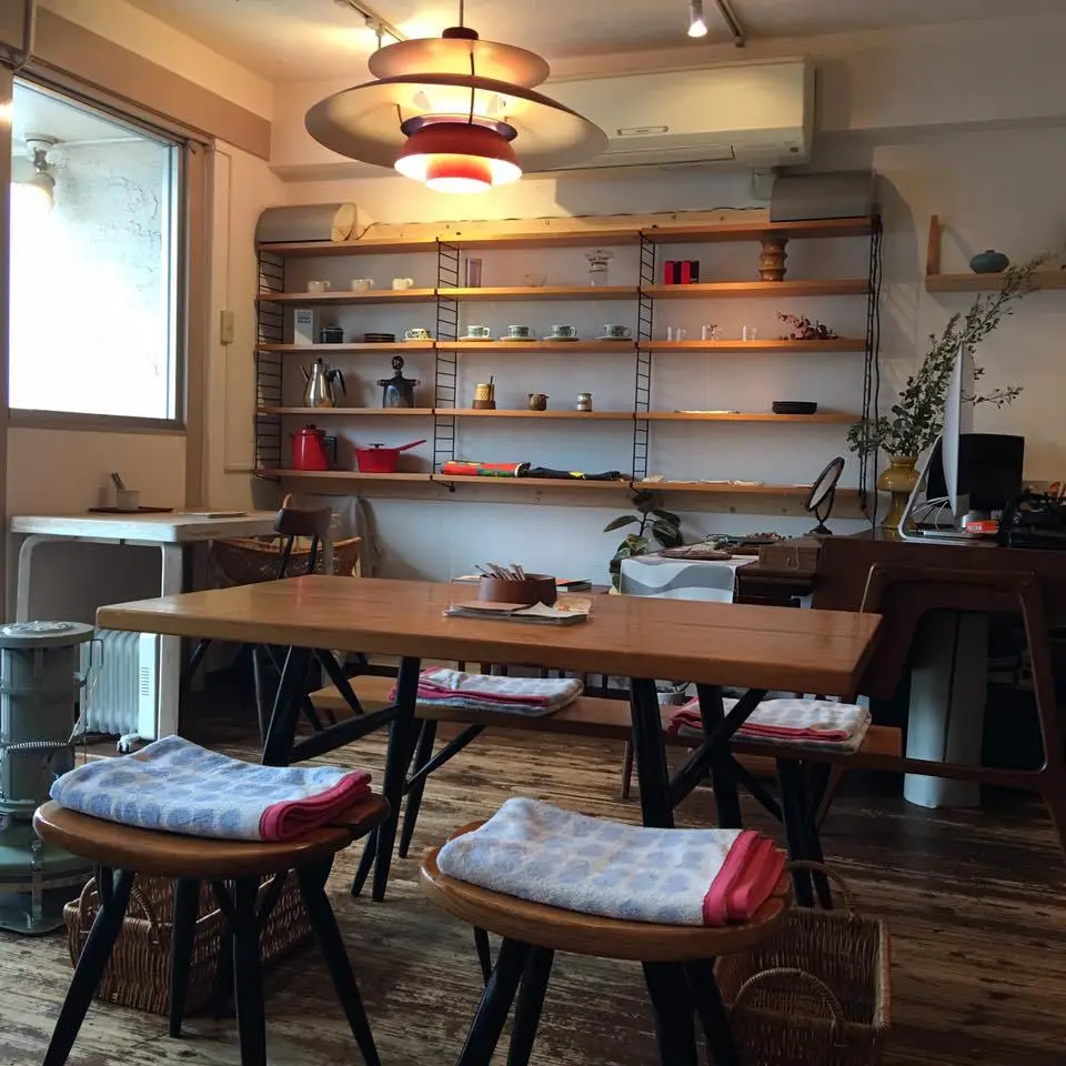 %EC%8A%A4%EC%9B%A8%EB%8D%B4-%EB%B9%88%ED%8B%B0%EC%A7%80-%EC%B9%B4%ED%8E%98-1.jpg?zoom=1.25&amp;resize=700%2C700