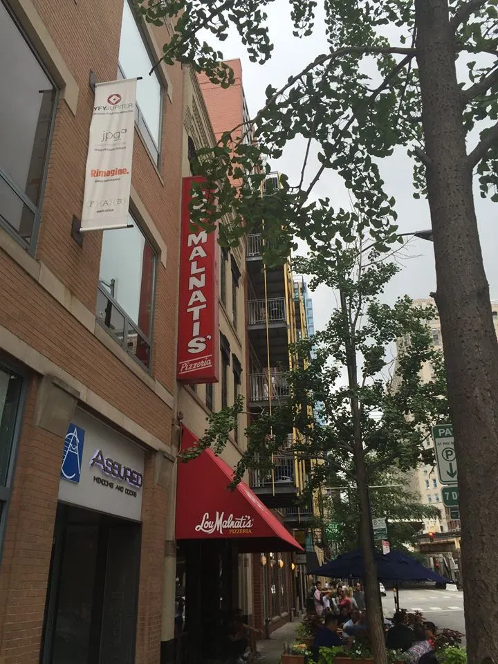 Lou-Malnatis-Pizzeria-5.jpg?zoom=1.25&amp;resize=700%2C933