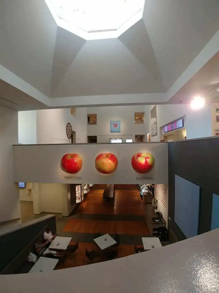 %ED%8F%AC%ED%8B%80%EB%9E%9C%EB%93%9C-%EB%AE%A4%EC%A7%80%EC%97%84.jpg?zoom=1.25&amp;w=700