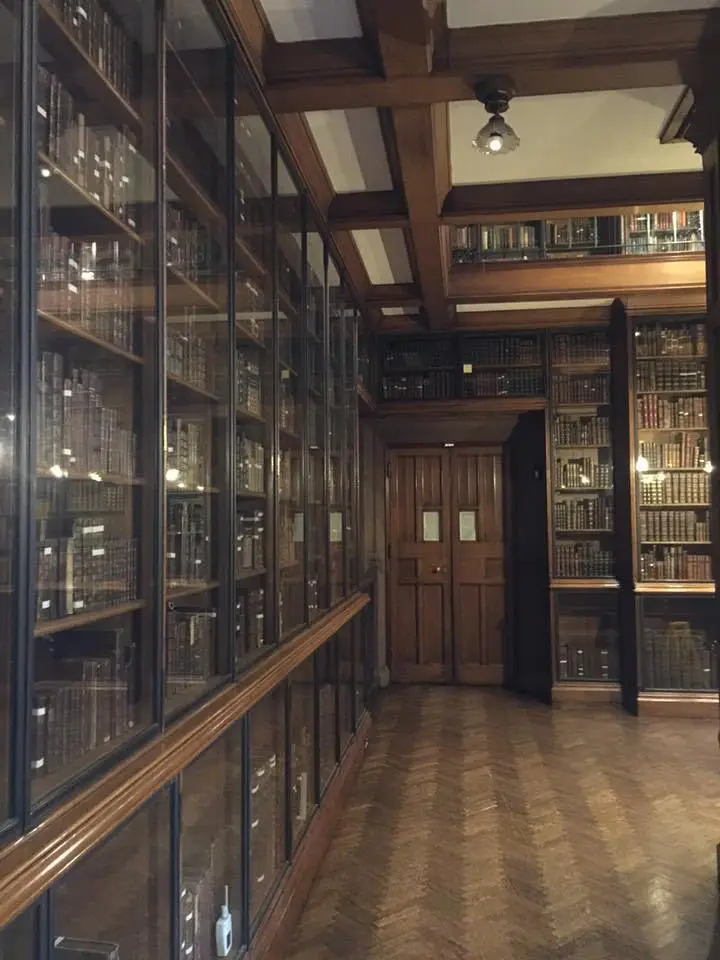 %EC%A1%B4-%EB%9D%BC%EC%9D%BC%EB%9E%9C%EB%93%9C-%EB%8F%84%EC%84%9C%EA%B4%80-5.jpg?zoom=1.25&amp;resize=700%2C933