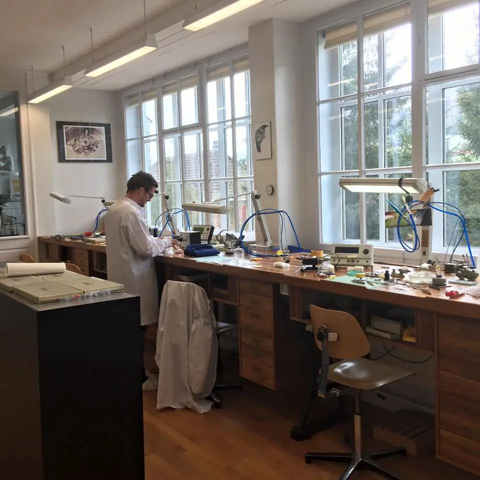 %EC%8B%9C%EA%B3%84-7.jpg?zoom=1.25&amp;resize=700%2C700