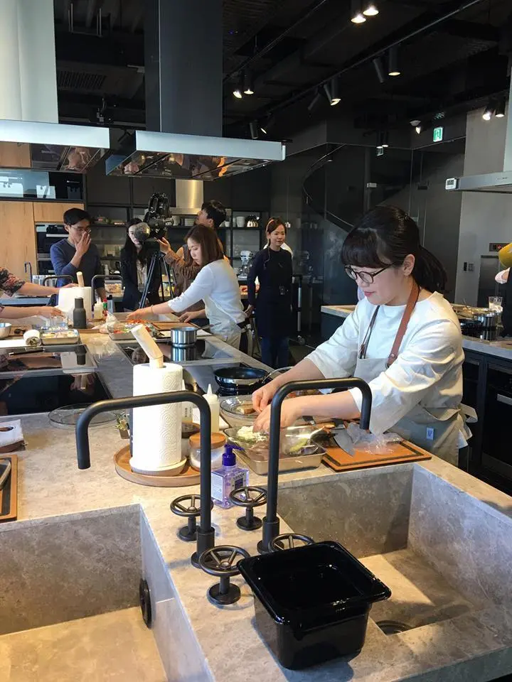 %ED%98%84%EB%8C%80%EC%B9%B4%EB%93%9C-%EC%BF%A0%ED%82%B9%EB%9D%BC%EC%9D%B4%EB%B8%8C%EB%9F%AC%EB%A6%AC-12.jpg?zoom=1.25&amp;resize=700%2C933