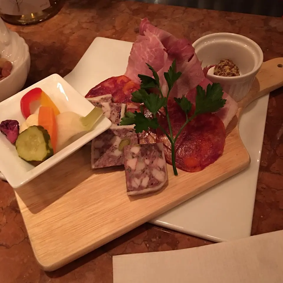 WindsorPoloBar-1.jpg?zoom=1.25&amp;resize=700%2C700