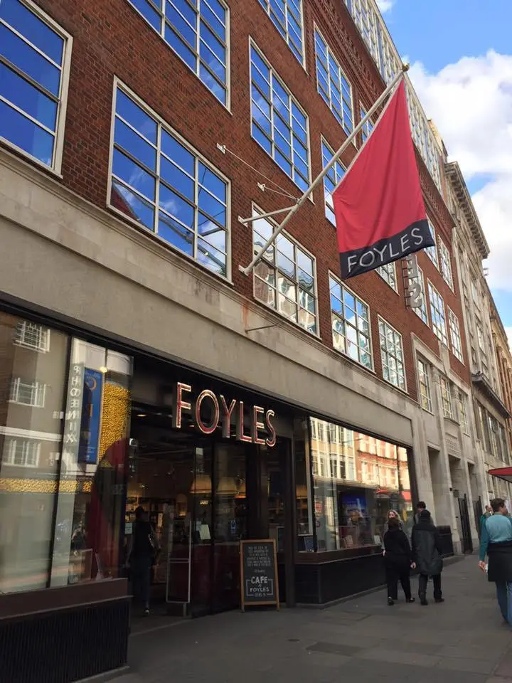 Foyles-%EC%84%9C%EC%A0%90-1.jpg?zoom=1.25&amp;resize=700%2C933