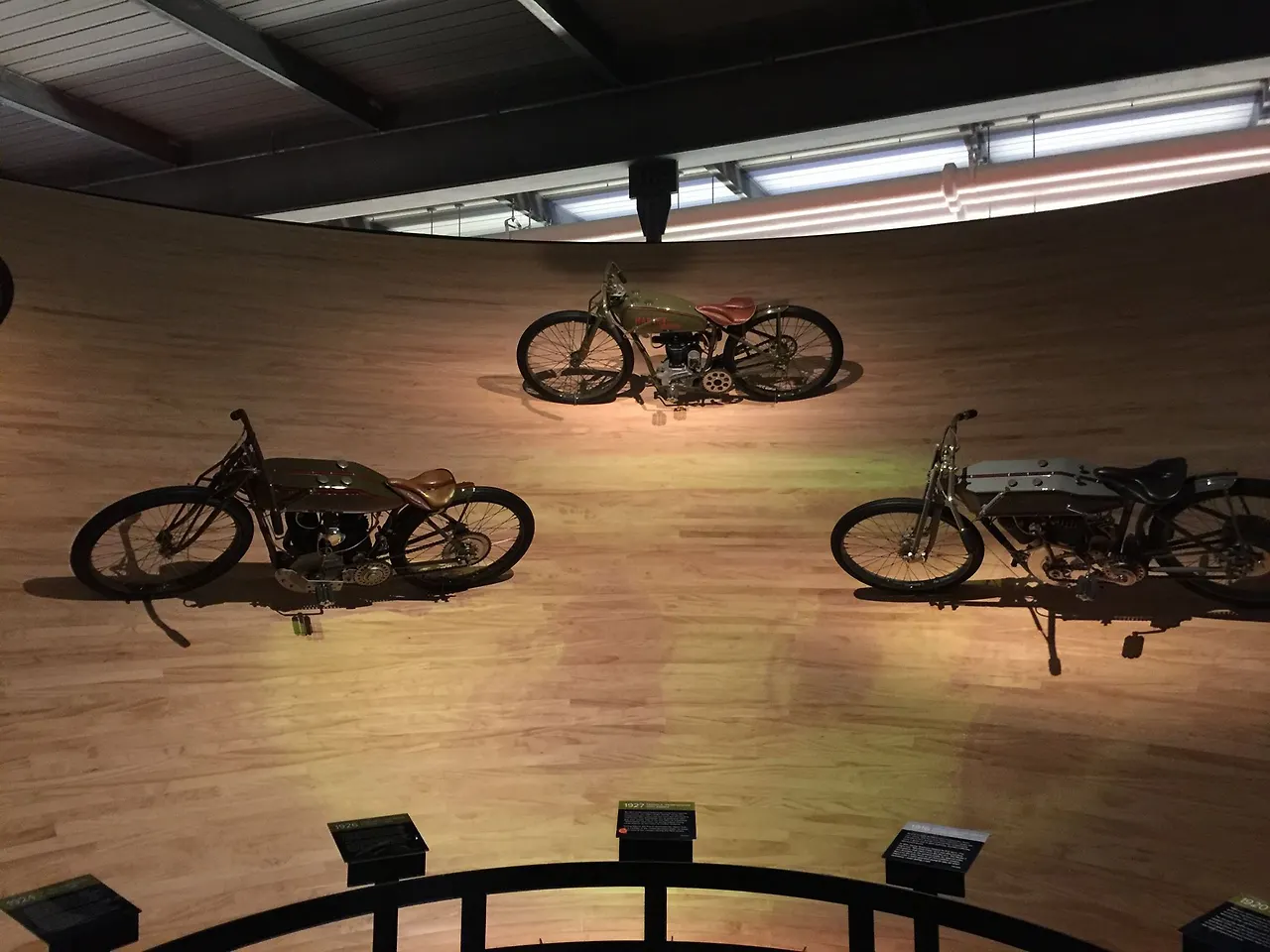 %ED%95%A0%EB%A6%AC%EB%8D%B0%EC%9D%B4%EB%B9%84%EC%8A%A8-2.jpg?zoom=1.25&amp;resize=700%2C525