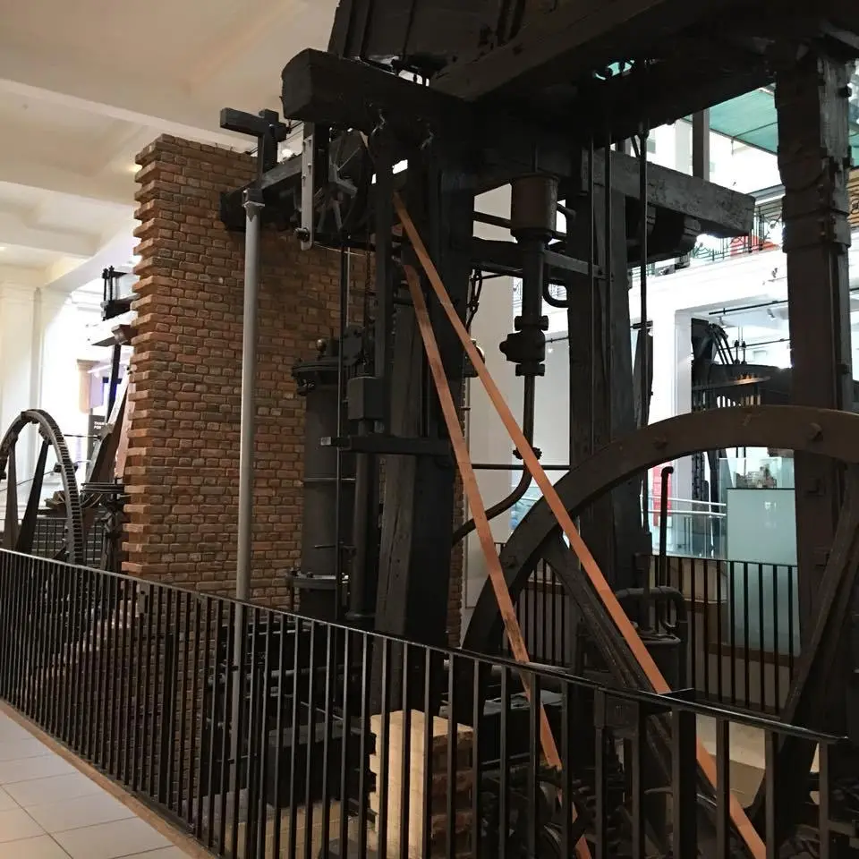 %EB%9F%B0%EB%8D%98-%EC%9E%90%EC%97%B0%EC%82%AC%EB%B0%95%EB%AC%BC%EA%B4%80%EA%B3%BC-%EC%82%AC%EC%9D%B4%EC%96%B8%EC%8A%A4%EB%AE%A4%EC%A7%80%EC%97%84-3.jpg?zoom=1.25&amp;resize=700%2C700