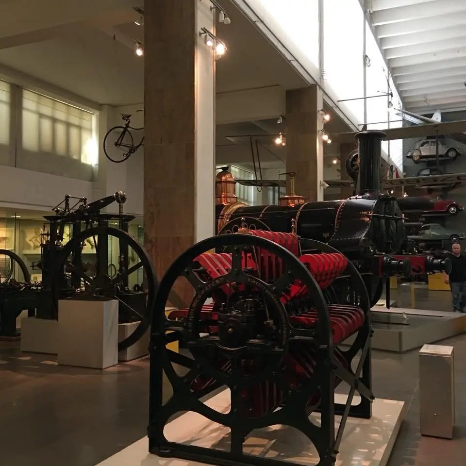 %EB%9F%B0%EB%8D%98-%EC%9E%90%EC%97%B0%EC%82%AC%EB%B0%95%EB%AC%BC%EA%B4%80%EA%B3%BC-%EC%82%AC%EC%9D%B4%EC%96%B8%EC%8A%A4%EB%AE%A4%EC%A7%80%EC%97%84-9.jpg?zoom=1.25&amp;resize=700%2C700