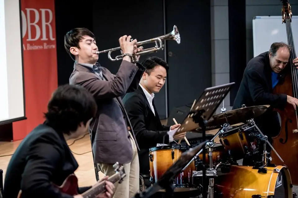 %EC%9E%AC%EC%A6%88-%EB%AE%A4%EC%A7%80%EC%85%98-2.jpg?zoom=1.25&amp;resize=700%2C467