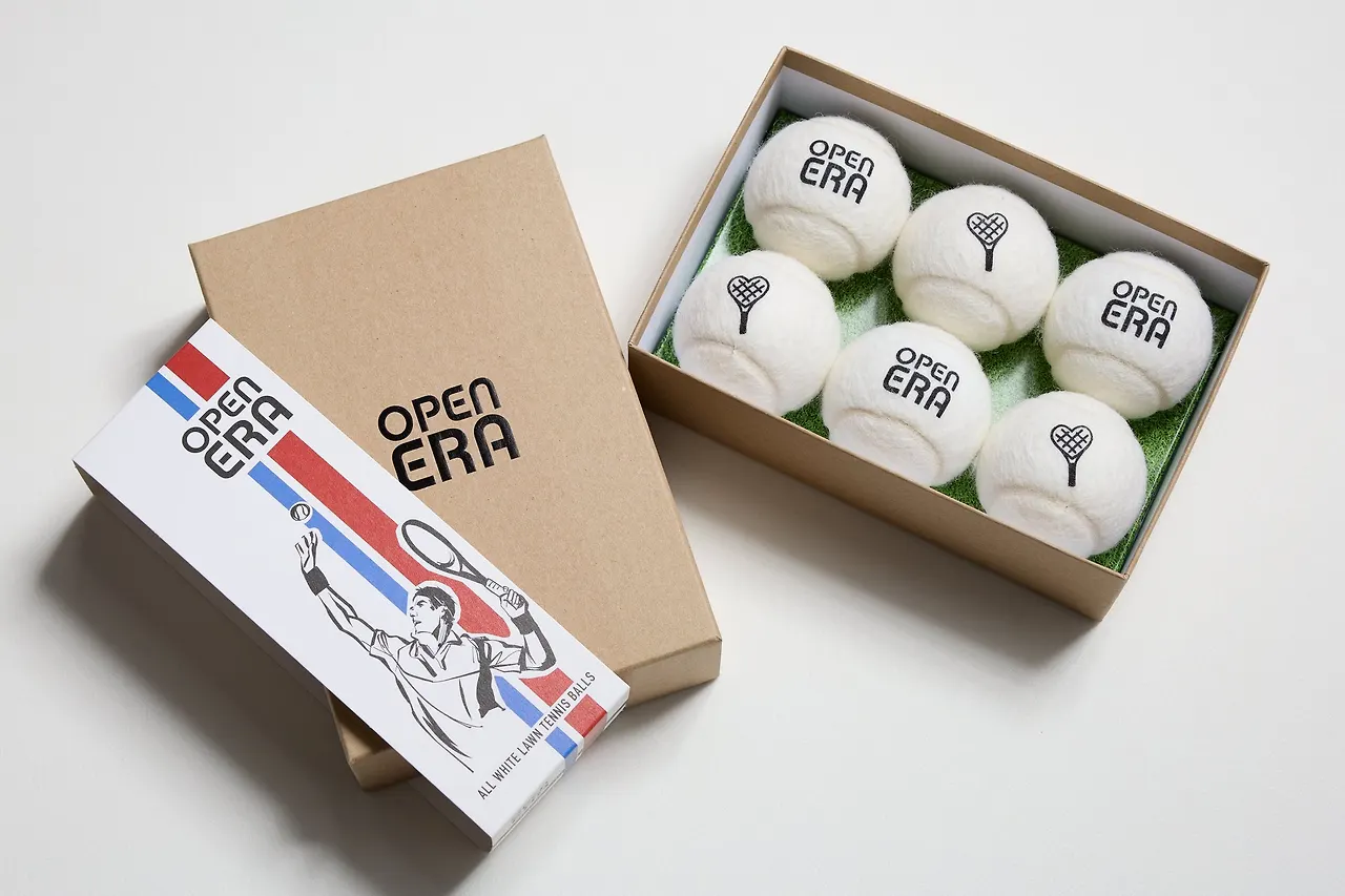 Open_Era_tennisbaelle_0e3838f7-cf37-429e-943a-3a6d871fbb34.jpg?v=1744123313&width=1946