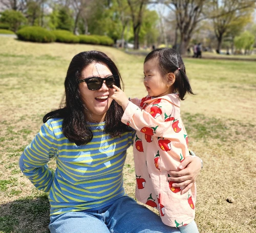 아기와 공원에서.JPG