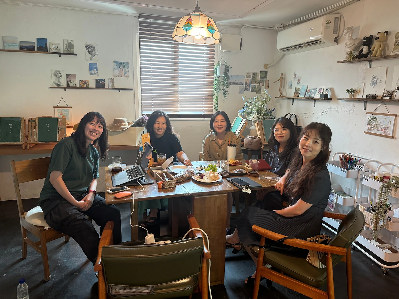 작가단 사진.jpeg