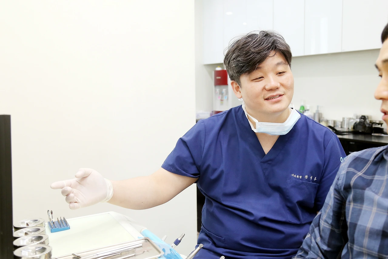 원장_임플란트과_강성용 (18).JPG