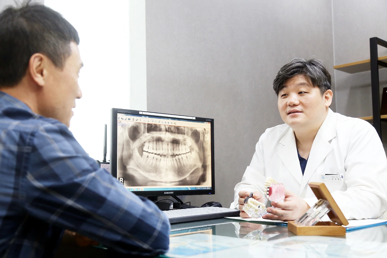 원장_임플란트과_강성용 (15).JPG