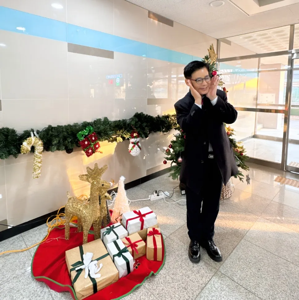 %EC%B6%95%EC%84%B1%ED%83%84_%EB%A9%94%EB%A6%AC%ED%81%AC%EB%A6%AC%EC%8A%A4%EB%A7%88%EC%8A%A4_%EC%B9%9C%EA%B5%AC_%EC%9D%B8%EC%83%9D_%EC%82%B6_(1).jpg?type=w966