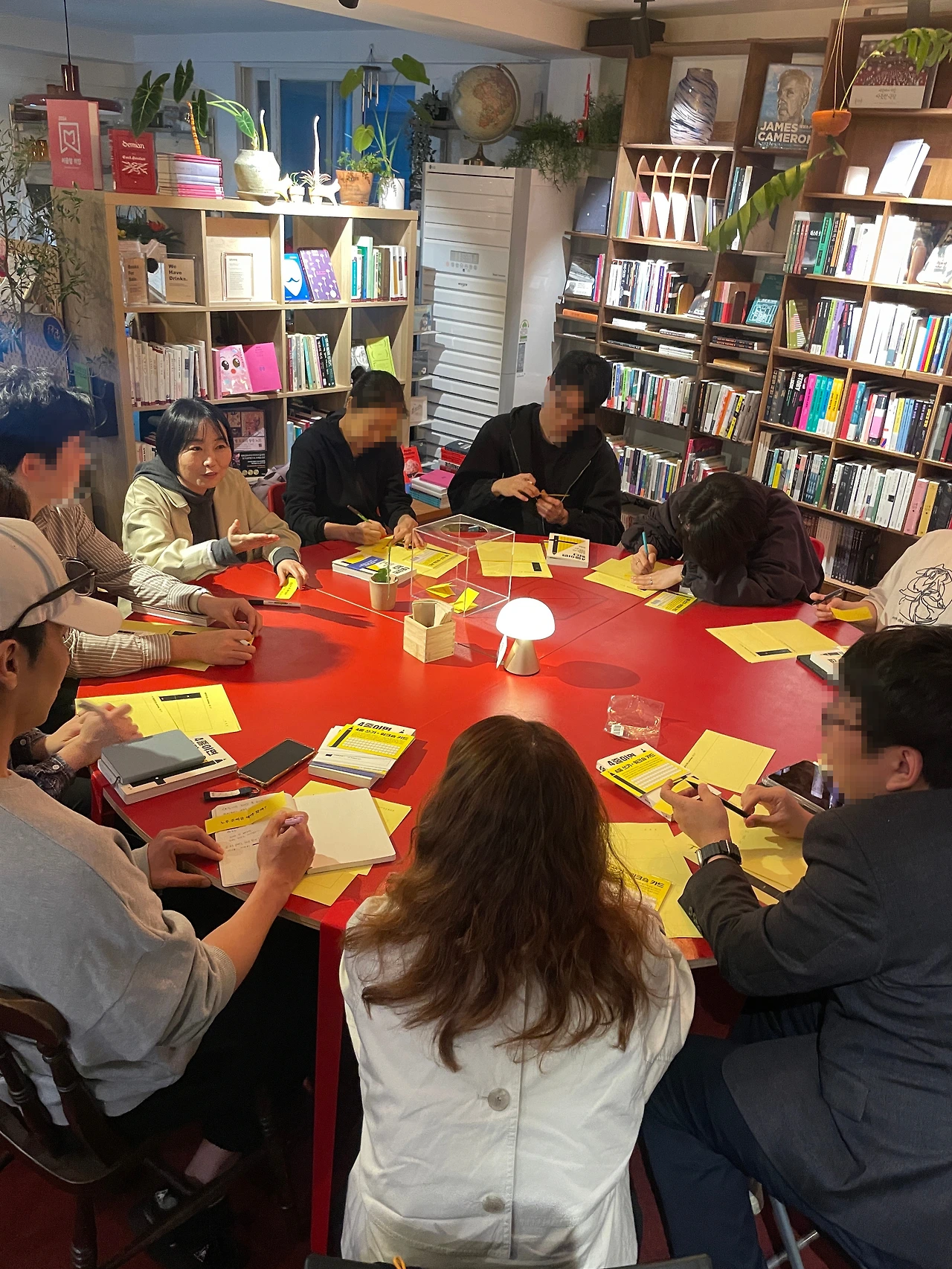 북토크 단체 사진 2.jpeg