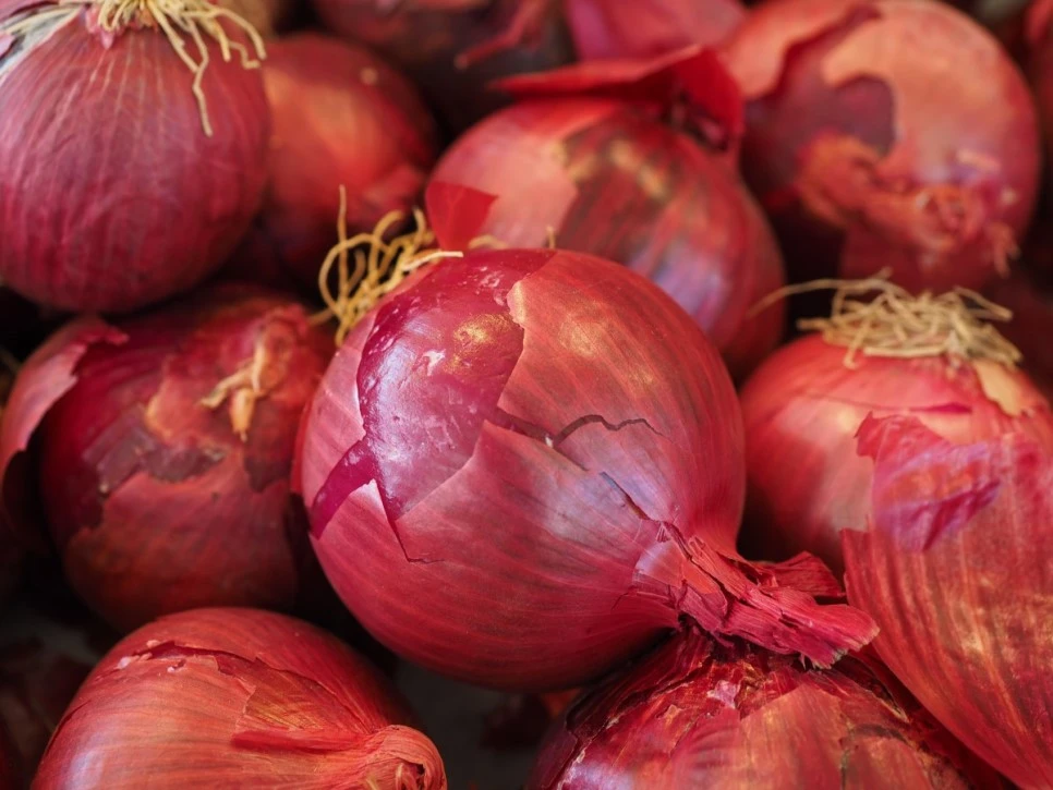 red_onions_vegetables_vegetable_onion_onion_market_vegetables_food_red_violet-778862.jpg?type=w966