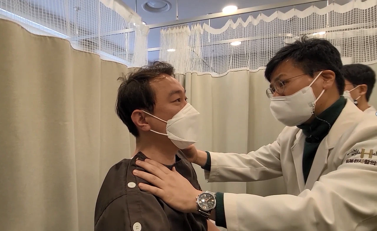 목디스크_김원태_1_목이 안넘어가요.PNG