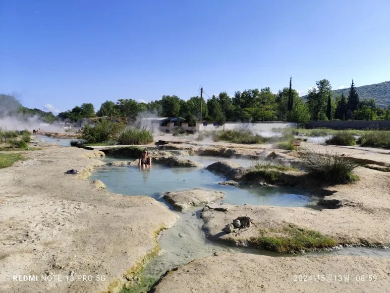 IMG_9906.JPG?type=w773