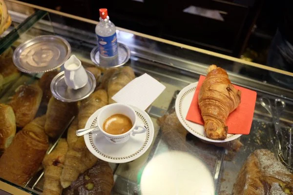 9946F63F5BBF526411BA58