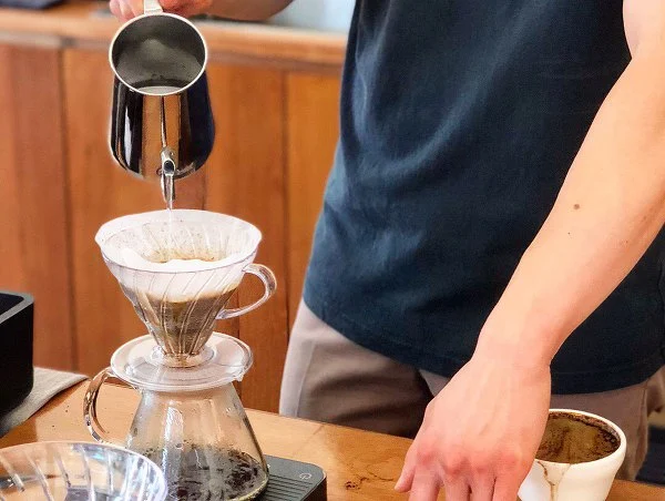 9933E94E5B44B96806D9A4