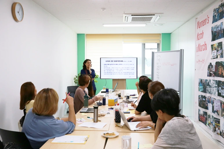 %EC%8B%9C%EB%AF%BC%EC%82%AC%ED%9A%8C_%ED%99%9C%EB%8F%99%EA%B0%80%EB%A5%BC_%EC%9C%84%ED%95%9C_%EC%B0%BE%EC%95%84%EA%B0%80%EB%8A%94_%EC%84%B1%EC%9D%B8%EC%A7%80_%EA%B0%90%EC%88%98%EC%84%B1_%EA%B5%90%EC%9C%A1.png?type=w773