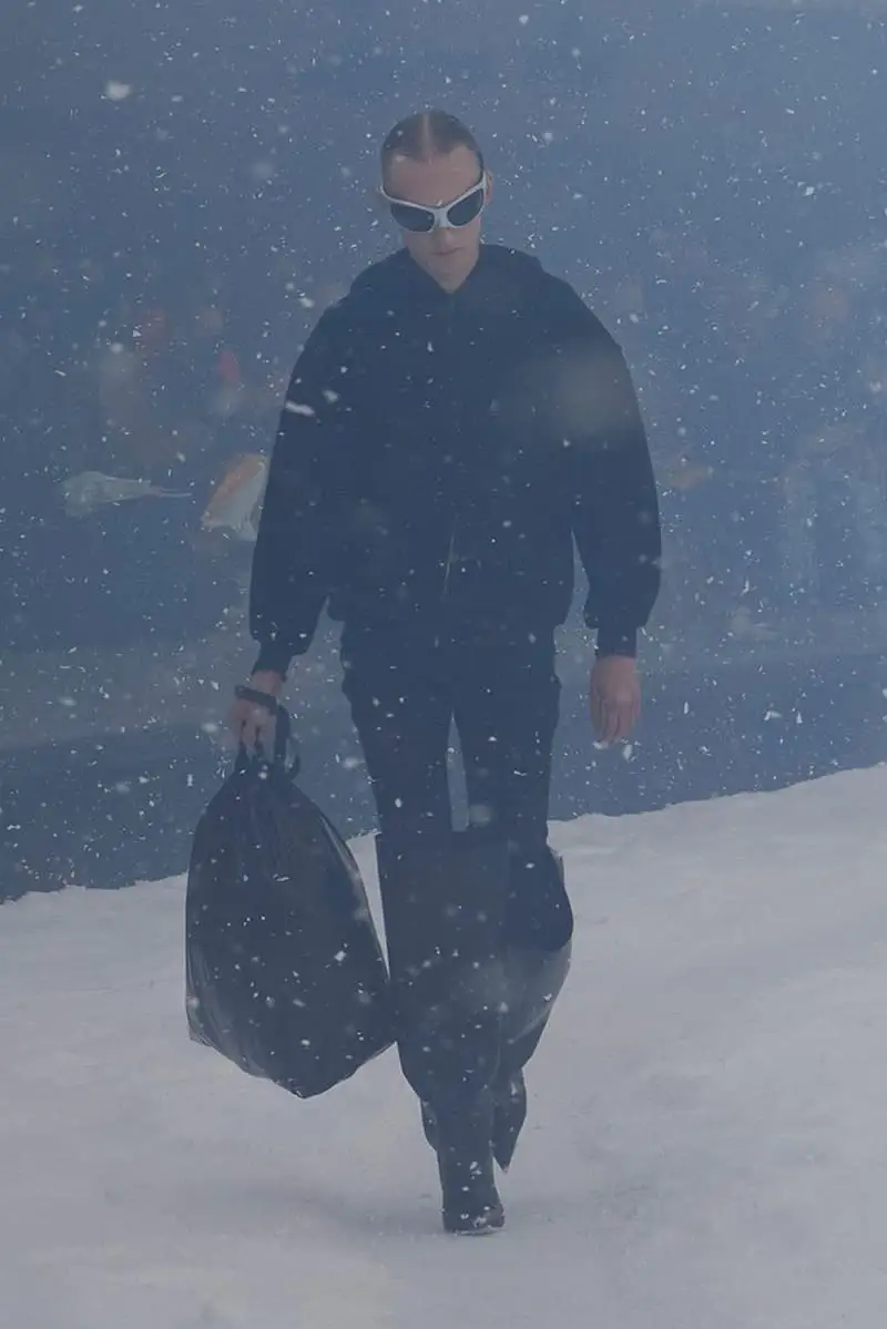 https%3A%2F%2Fhypebeast.com%2Fimage%2F2022%2F03%2Fbalenciaga-winter-2022-360-collection-33.jpg?q=75&w=800&cbr=1&fit=max