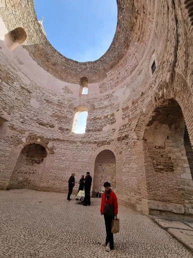 %EB%94%94%EC%98%A4%ED%81%B4%EB%A0%88%ED%8B%B0%EC%95%84%EB%88%84%EC%8A%A4_%EA%B6%81%EC%A0%84_%EC%95%85%EC%82%AC%EB%93%A4.jpg?type=w386