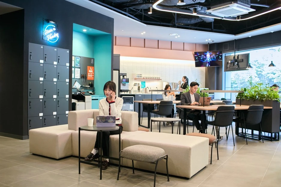 %EC%9E%A0%EC%8B%A4%EC%A0%90_1%EC%B8%B5_%EB%9D%BC%EC%9A%B4%EC%A7%80_%EC%97%B0%EC%B6%9C%EC%82%AC%EC%A7%84.jpg?type=w1