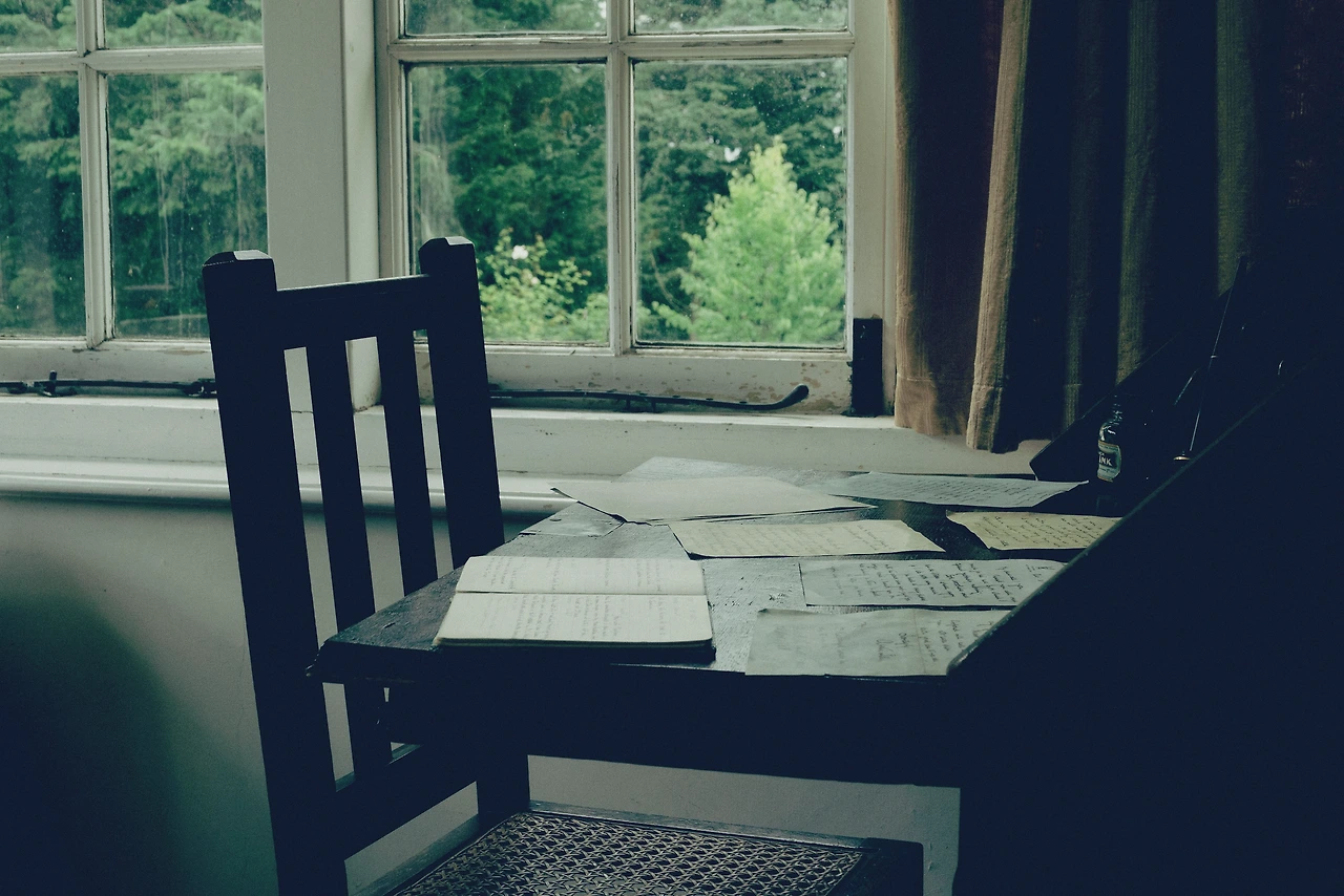 photo-1656871164598-d4d889cffe05?fm=jpg&q=60&w=3000&ixlib=rb-4.1.0&ixid=M3wxMjA3fDB8MHxwaG90by1wYWdlfHx8fGVufDB8fHx8fA%3D%3D