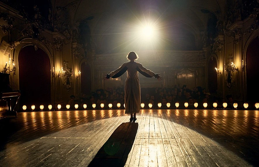 movie_image.jpg?type=m886_590_2