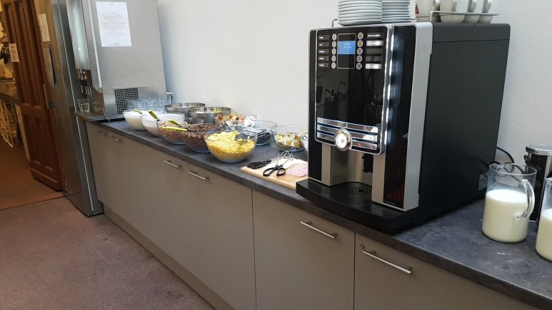 1524555063653.jpg?type=w773