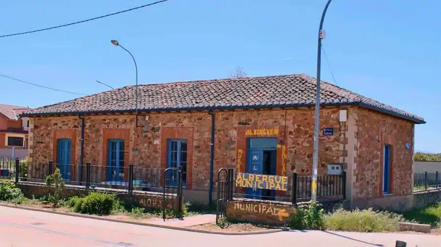 Albergue_municipal_Murias_de_Rechivaldo_Leon_Camino_Frances_02.jpg.webp