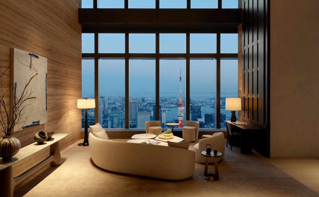 aman-residences-tokyo-communal-space-library.jpg?itok=P-gFrfxj