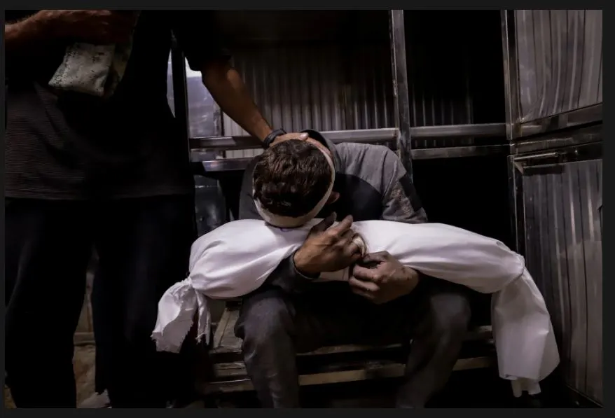 17 07 2025 Gaza City, Gaza 15  The body of a Palestinian child who was among those killed by an Israeli airstrike targeting the Nassar family home at the Shati refugee camp, north-western Gaza, is brought to al-Shifa hospital.JPG