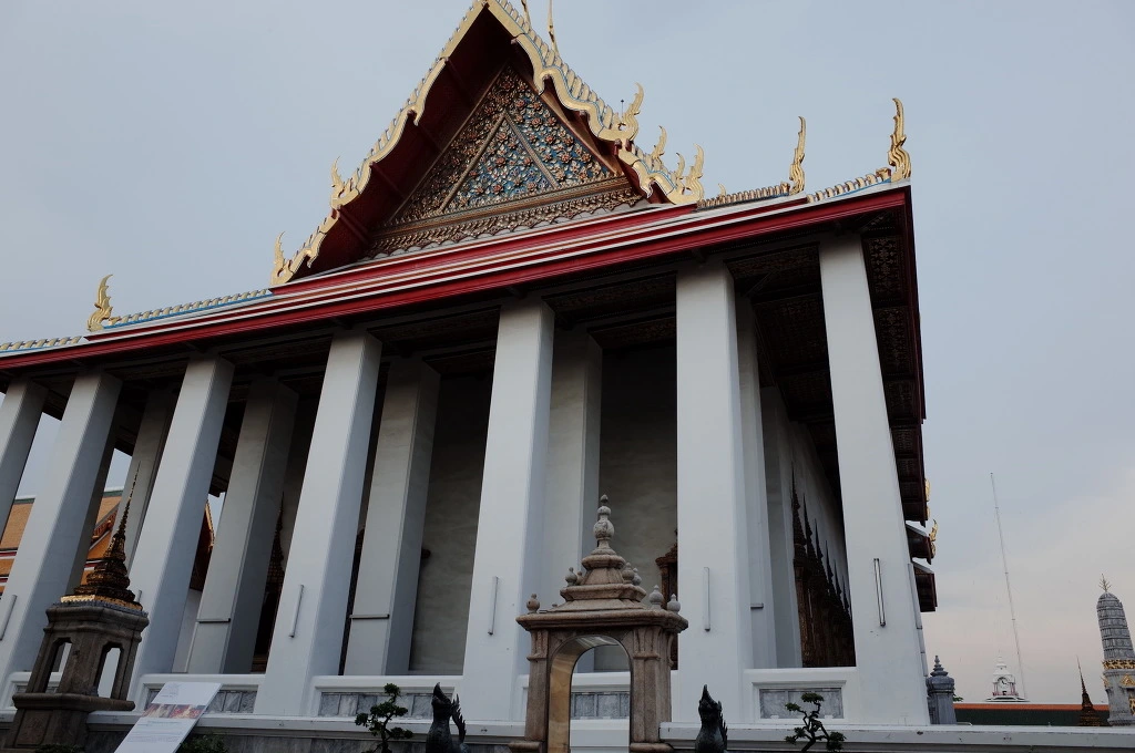 2128F93B553E66E41F3F49