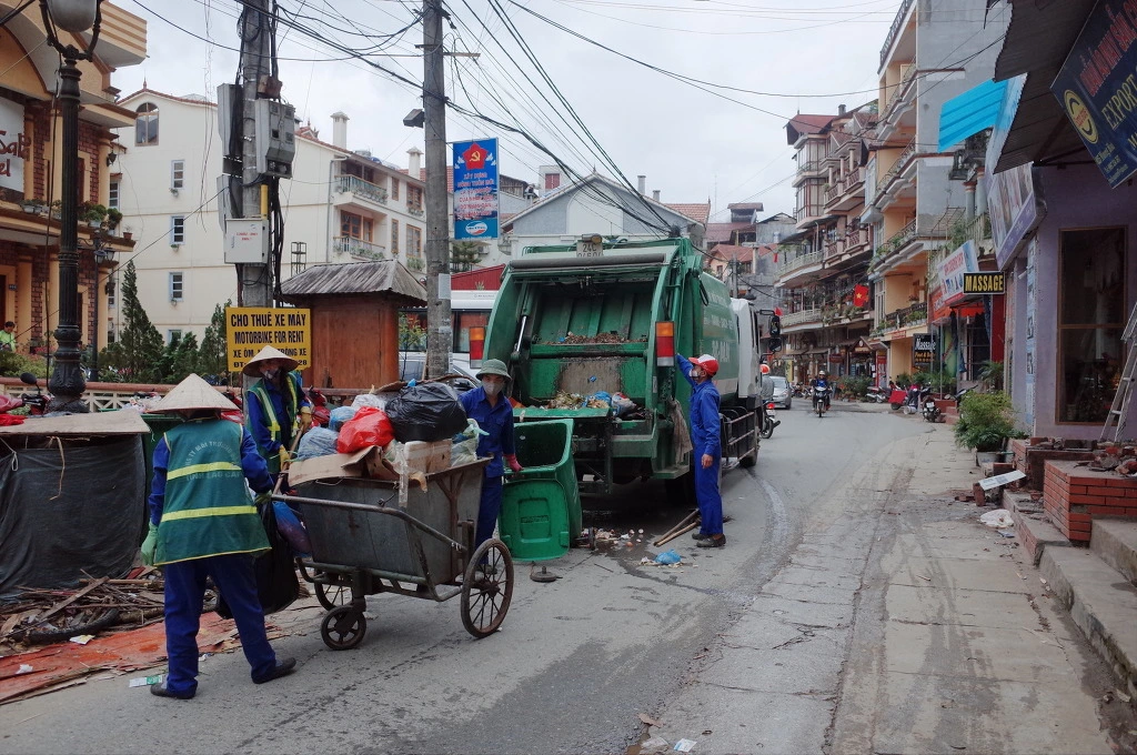 2203493D557671F027597D