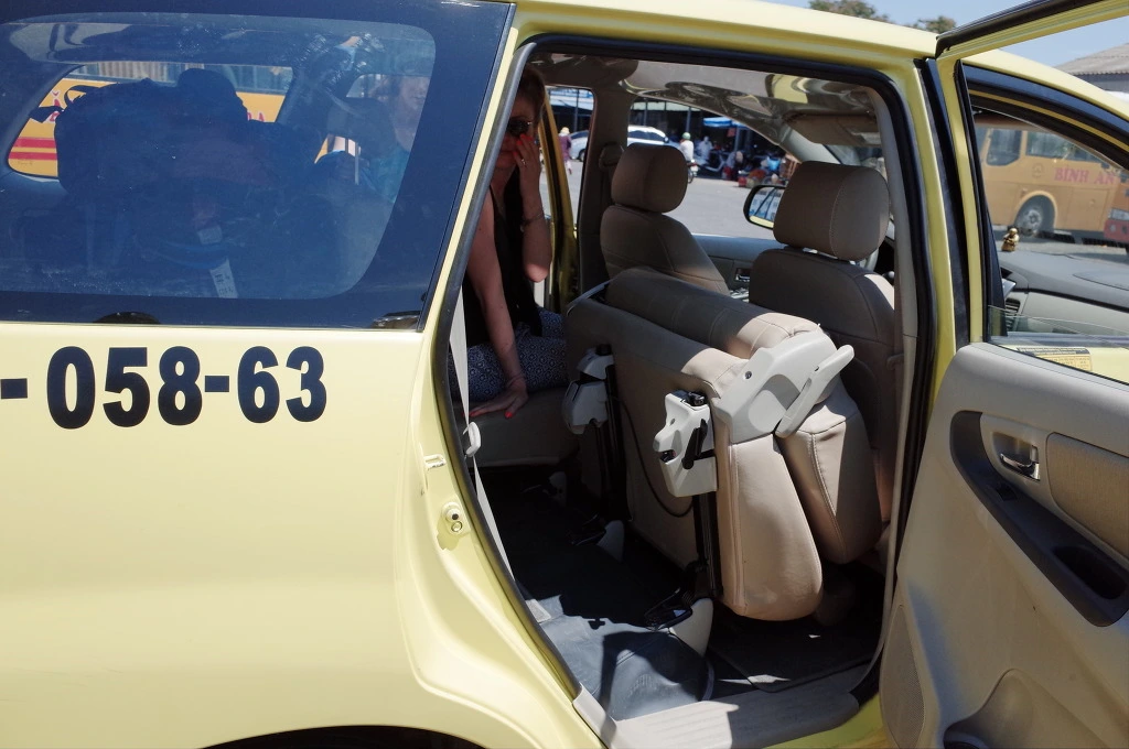 2425EF39557FB1A52F3D65