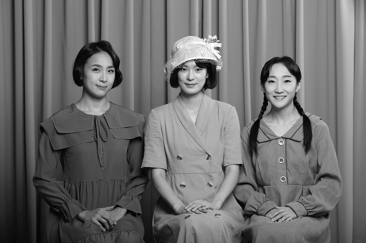 의붓자식_문화다방 이상한앨리스_세 자매.JPG