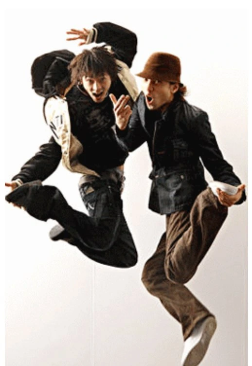 팝핀현준 이우성 둘이 점프 하는 2006 중앙일보사진.jpeg