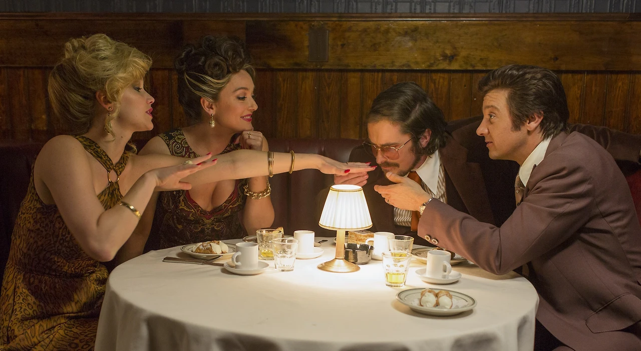 american-hustle-jennifer-lawrence-hot-christian-bale-and-jeremy-renner.jpg?ssl=1