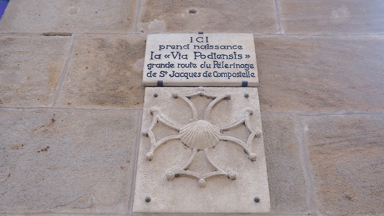 르퓌 순례길은 여기서 출발합니다.JPG