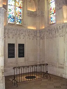 220px-Tombe_de_Léonard_de_Vinci.JPG