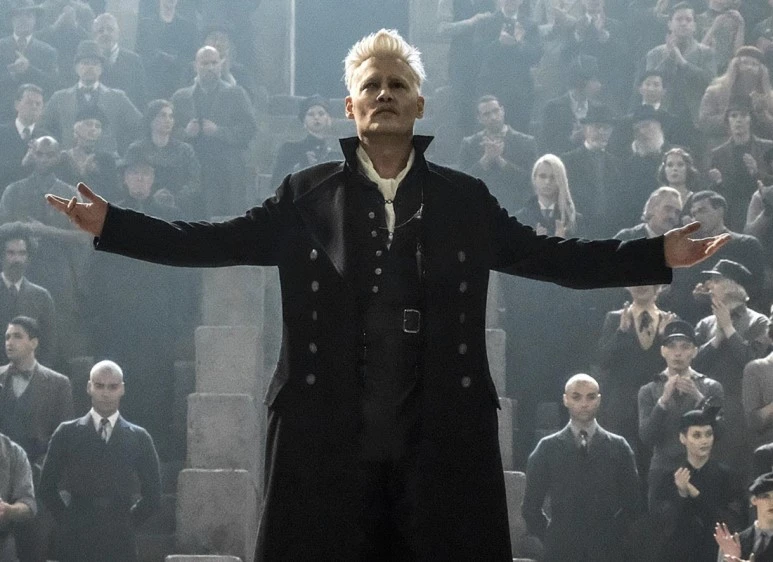 johnny-depp-as-gellert-grindelwald-in-fantastic-beasts-the-crimes-of-grindlewald-movie-qw-2880x1800.jpg?type=w773