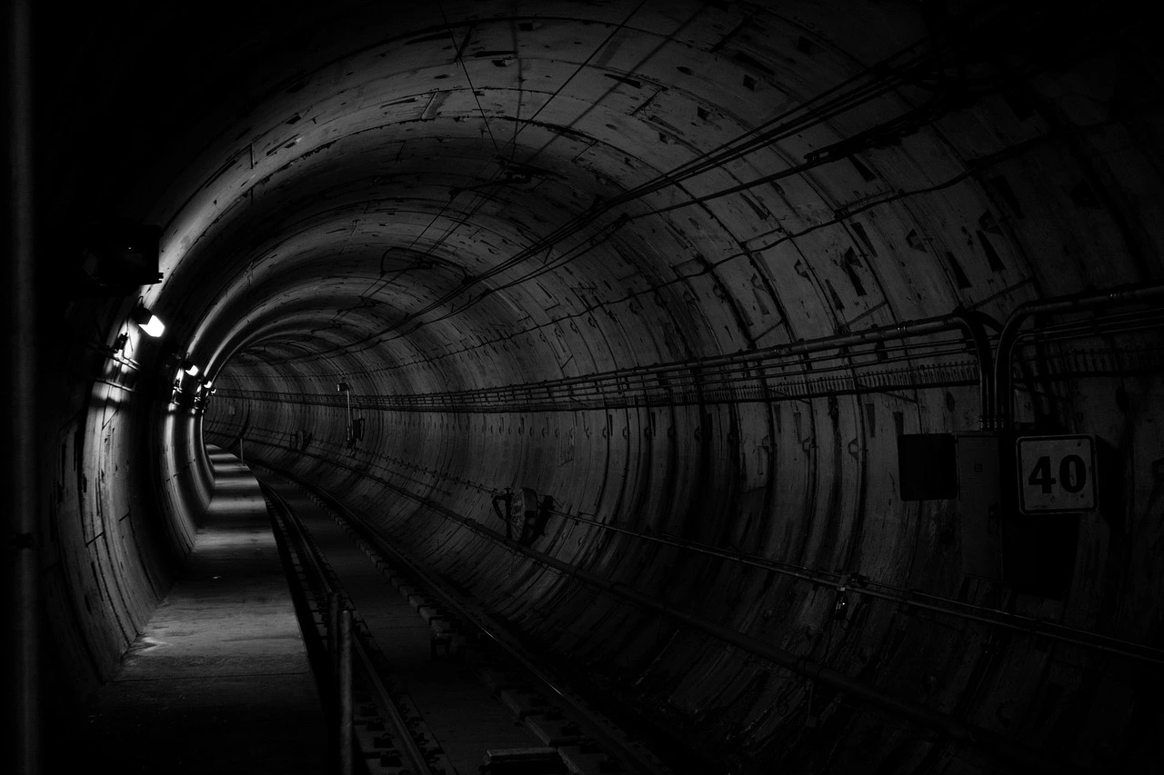 tunnel-690513_1280.jpg