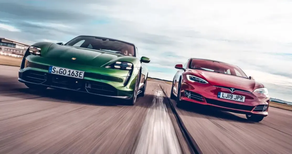 Model_S_Porsche Drag_Top gera.JPG