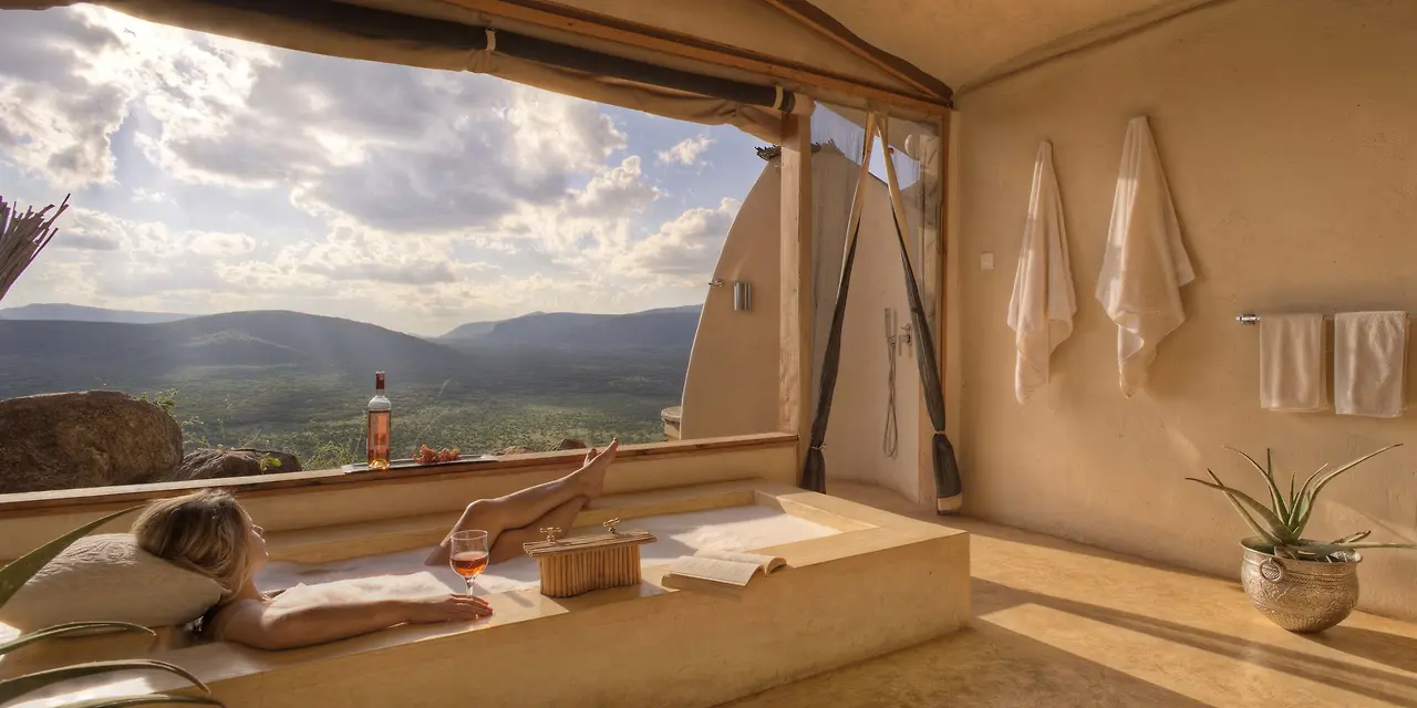 saruni-samburu-bathroom-kenya-yellow-zebra-safaris.jpg?width=2048&height=1024&format=jpg&v=1da5e16593c5ab0