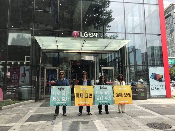 DD80HQoVYAAIx35.jpg:small