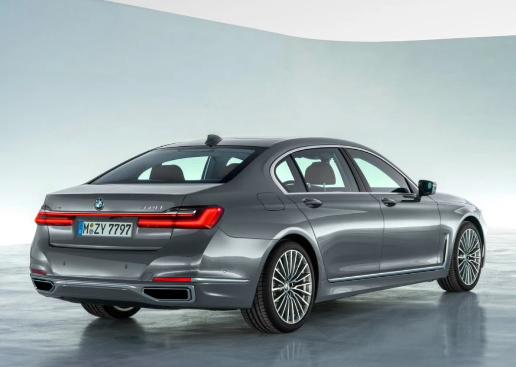 2020 BMW 7 (2).JPG