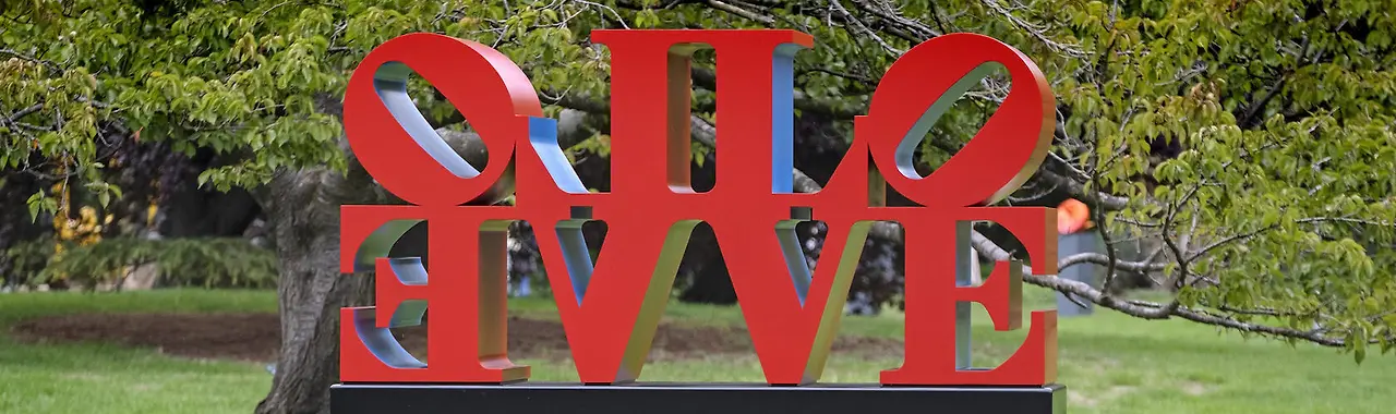 Robert%20Indiana_0.jpg?itok=Ag1kmO3q